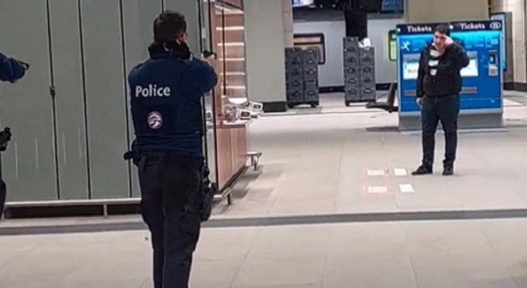Napadač nožem ranio tri osobe u metrou u Bruxellesu