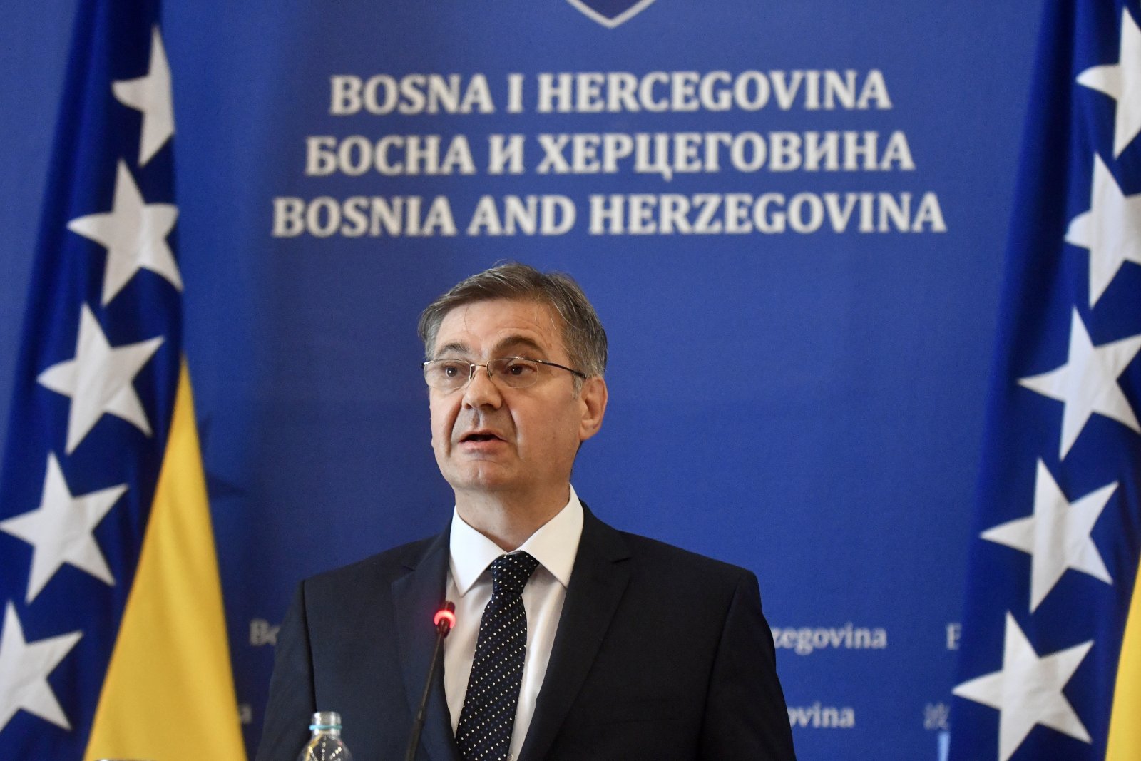 Zvizdić: Pod hitno angažovati helikoptere i kanadere