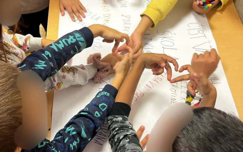 Zabrinjavajući broj djece u stanju socijalne potrebe i djece bez roditeljskog staranja