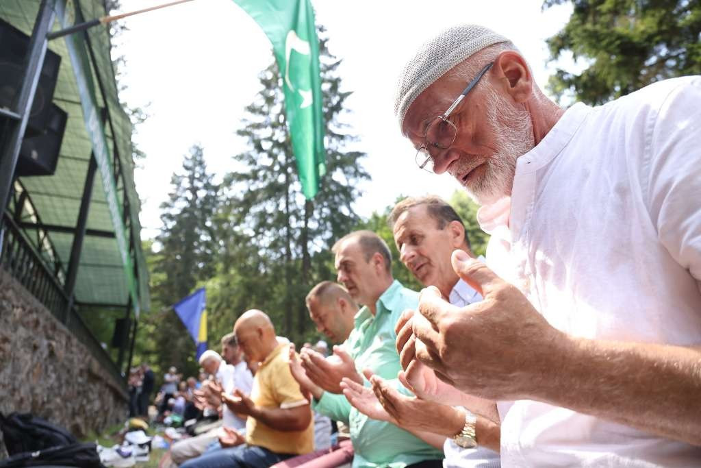 Tradicionalna dova kod Djevojačke pećine okupila brojne vjernike