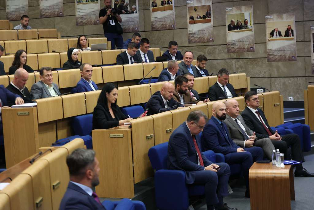 Dom naroda prihvatio Nacrt zakona o jakim alkoholnim pićima i uputio ga u javnu raspravu