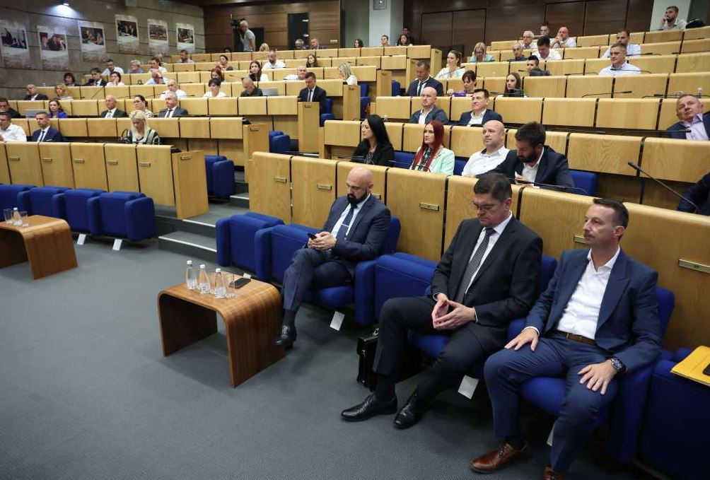 Delegati Doma naroda PFBiH završili zajedanje na kojem su omogućili uvećanje boračkih naknada