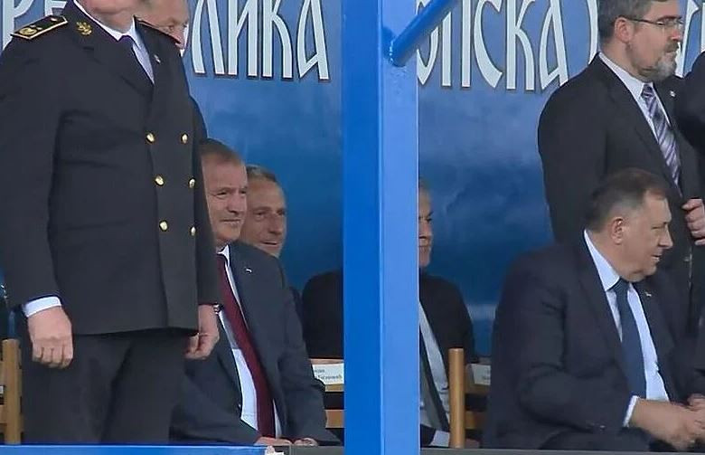 Dodik, Gašić i Stevandić sjeli tokom izvođenja himne BiH