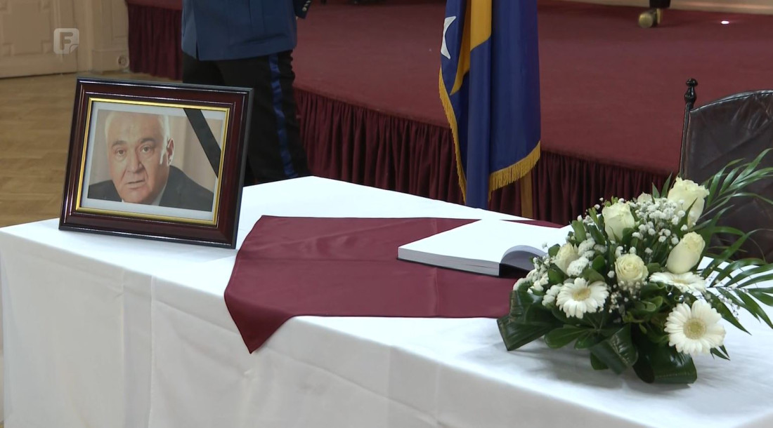 U Domu Oružanih snaga BiH otvorena Knjiga žalosti povodom smrti Jerka Doke