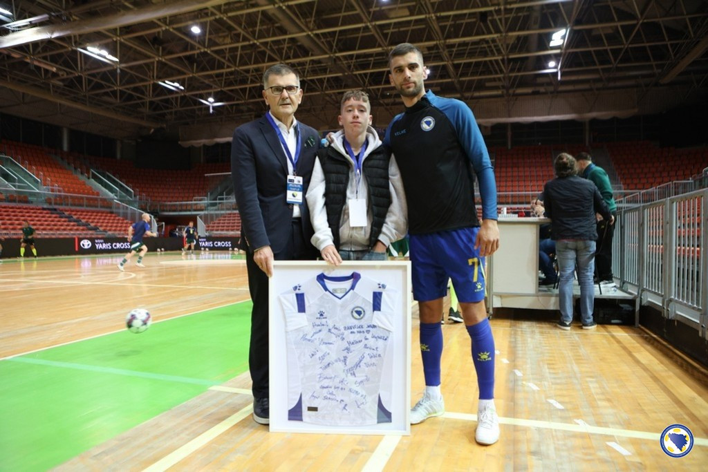 Dres reprezentacije BiH uručen porodici Nihada Kukana
