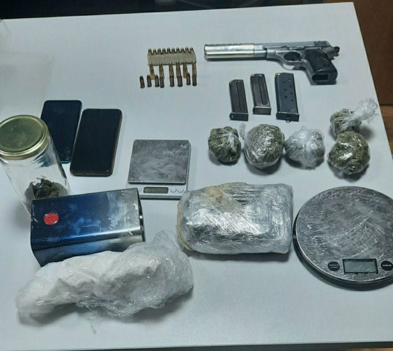 Policija kod državljanina Njemačke u Vogošći pronašla drogu, oružje, municiju