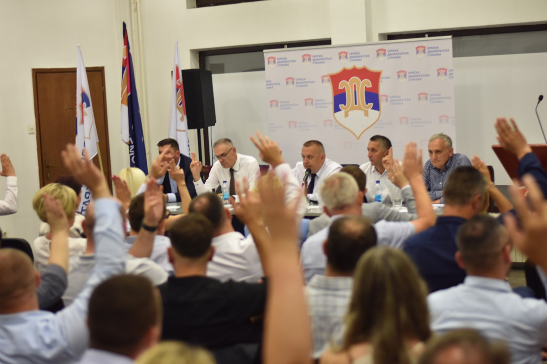 Burno na sjednici GO SDS-a: Zatražene ostavke kompletnog Predsjedništva