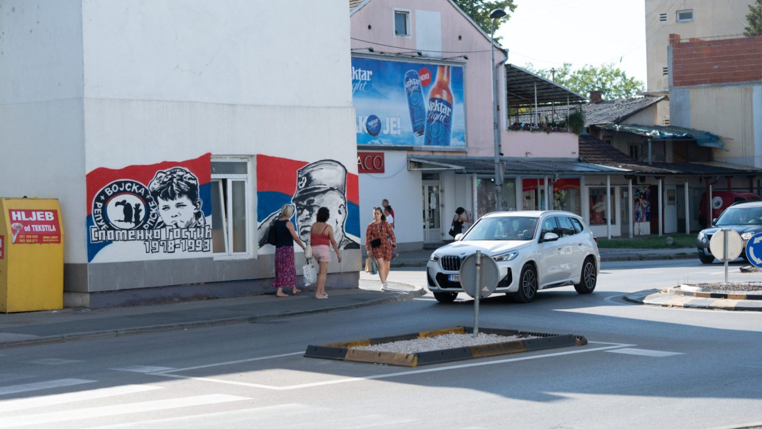 Duraković: Povratnici uznemireni, mural Mladiću mora biti uklonjen zakonski