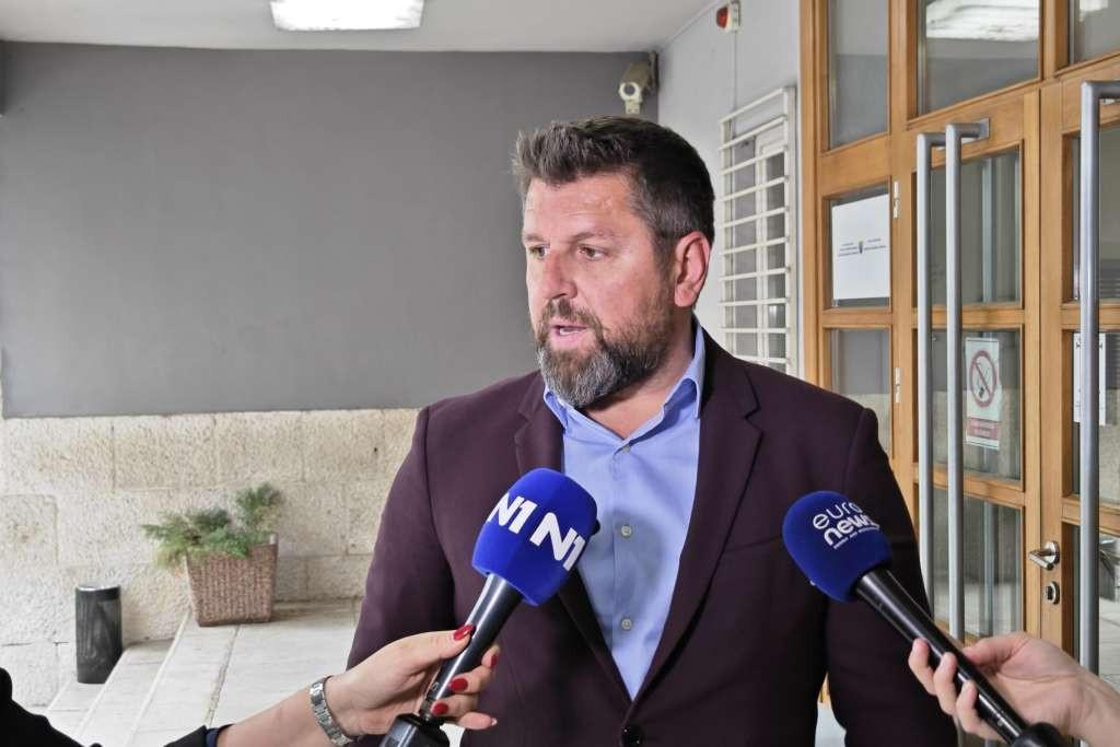 Duraković predao prijavu CIK-u za ovjeru kandidature na Općim izborima 2026.
