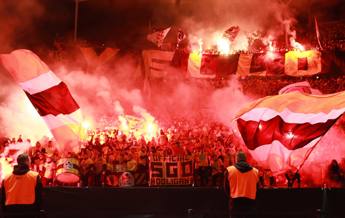 Navijači Dynamo Dresdena prekinuli meč, pokrenute brojne istrage