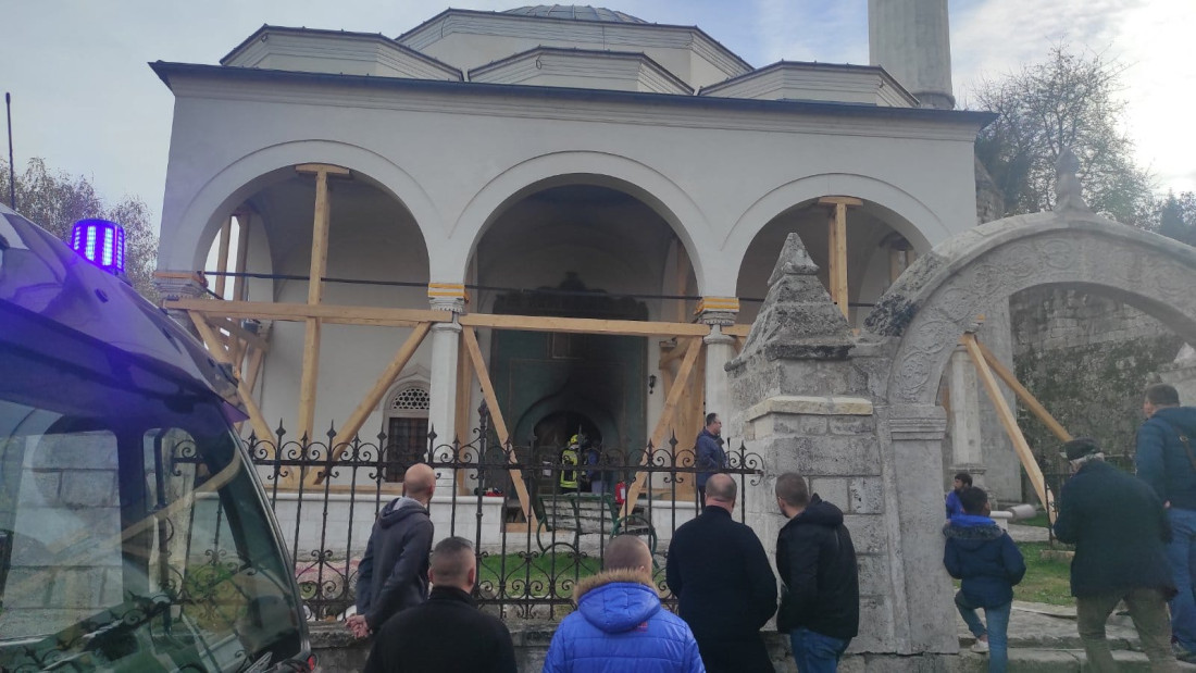 Tri godine zatvora za izazivanje požara u džamiji u Gradačcu