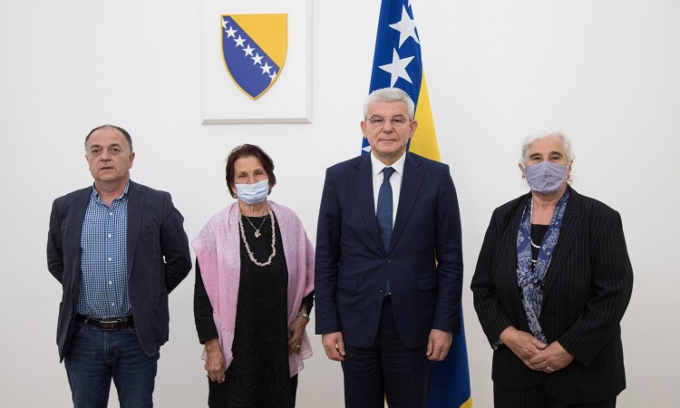 Džaferović podržao rad Udruženja žrtava i svjedoka genocida i Majki Srebrenice