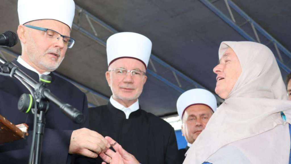 Uz prisustvo velikog broja vjernika svečano otvorena džamija u džematu Tinja