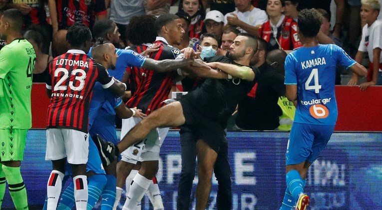 Haos na utakmici Ligue 1: Sukob navijača i igrača