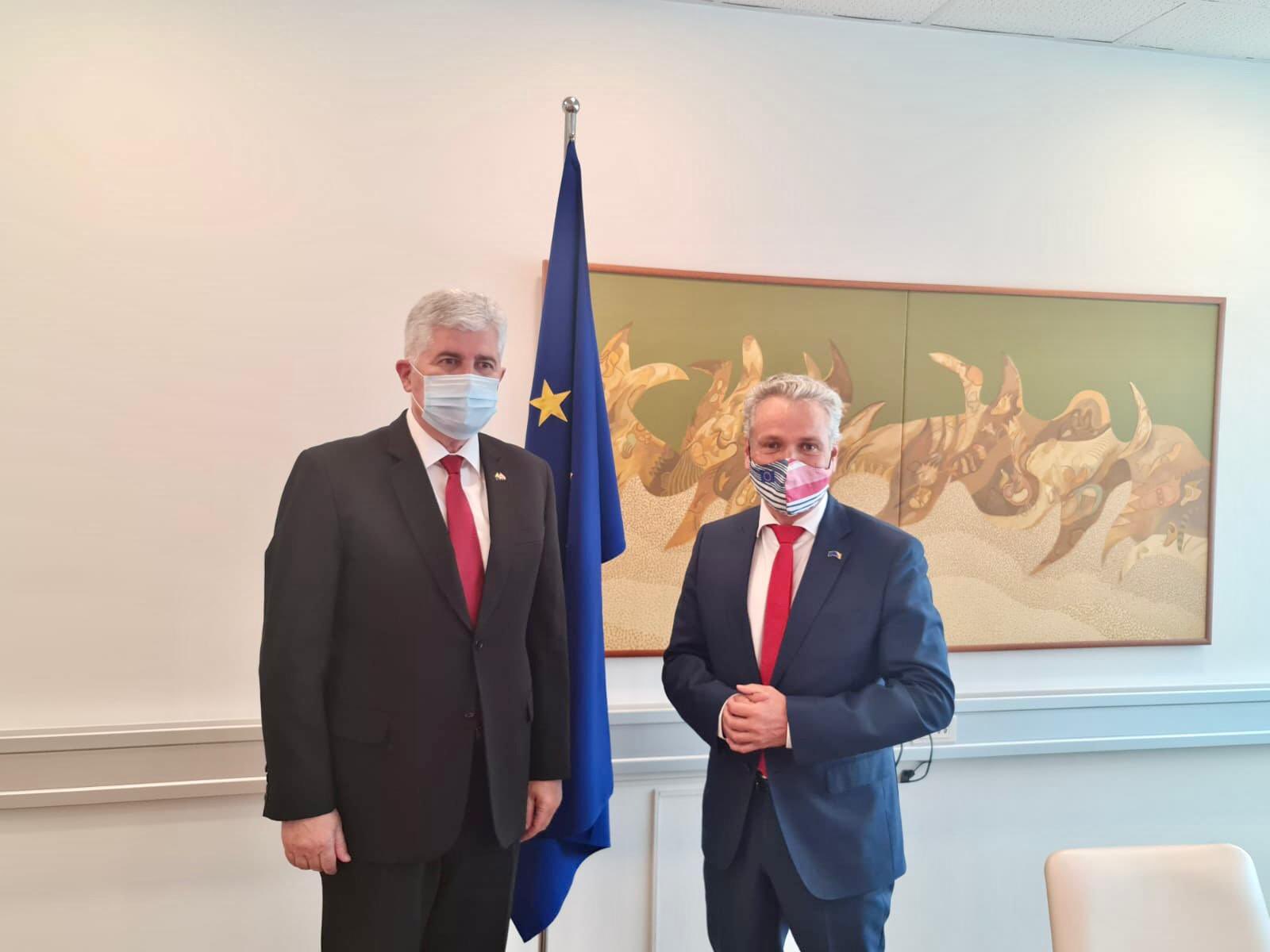 Čović i Sattler razgovarali o aktuelnoj političkoj situaciji