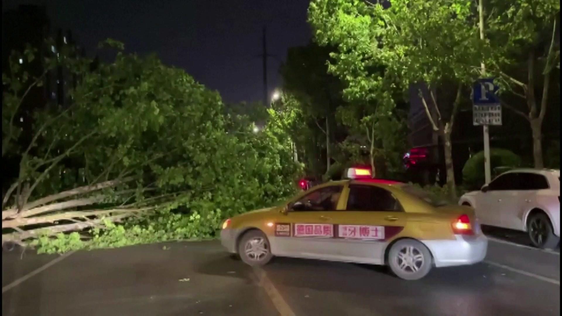 U olujnom nevremenu u kineskoj provinciji Jiangsu poginulo 11 osoba