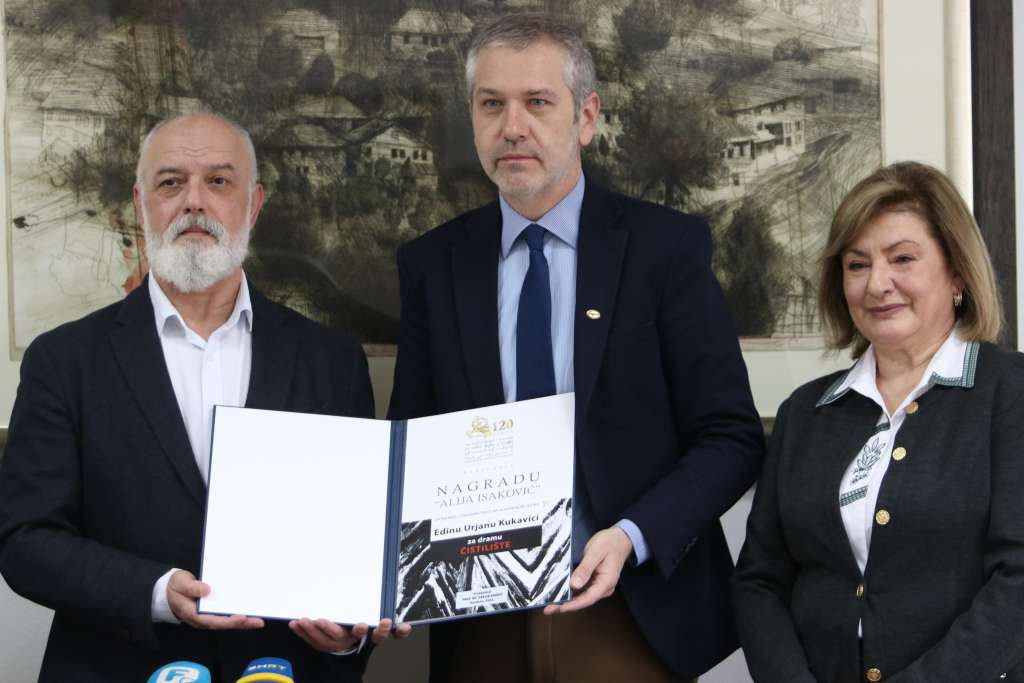 Edin Urjan Kukavica primio Nagradu "Alija Isaković" za dramu "Čistilište"