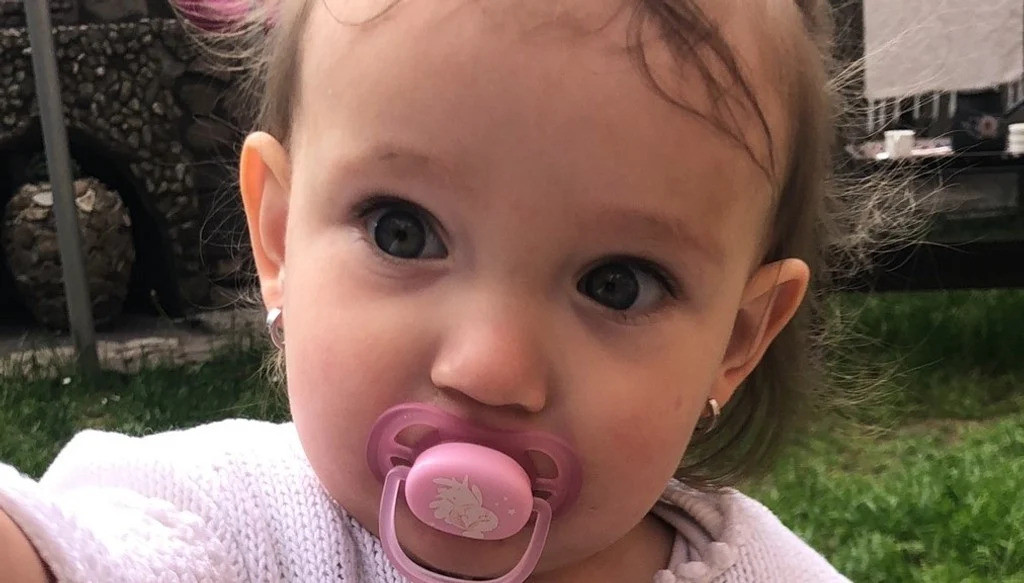 Pomozi.ba pokrenulo apel za malenu Edinu kojoj je potrebna operacija u Istanbulu