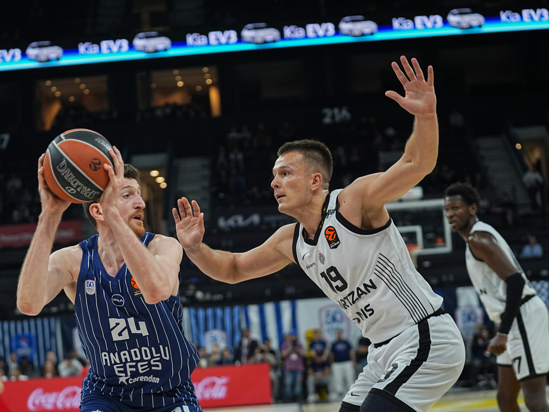 Efes prekinuo svoju seriju poraza i seriju pobjeda Partizana, Monaco slavio protiv Asvela