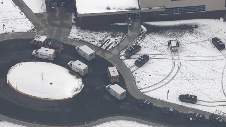 SAD: Pucnjava u školi, ubijena tri učenika, šest ranjenih