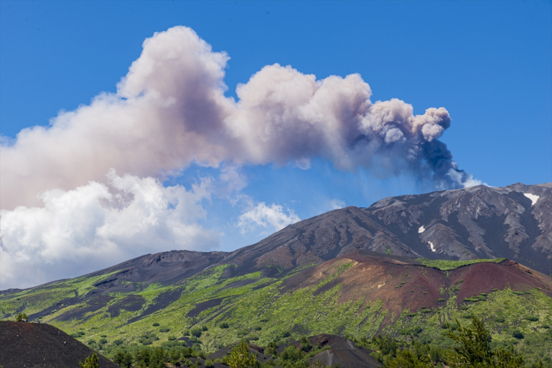 Vazdušni saobraćaj iznad Sicilije poremećen: Etna izbacuje pepeo i izaziva otkazivanja letova