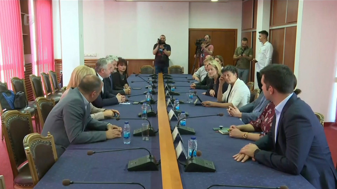 Sa spornim zakonima NSRS-a ne možemo u EU