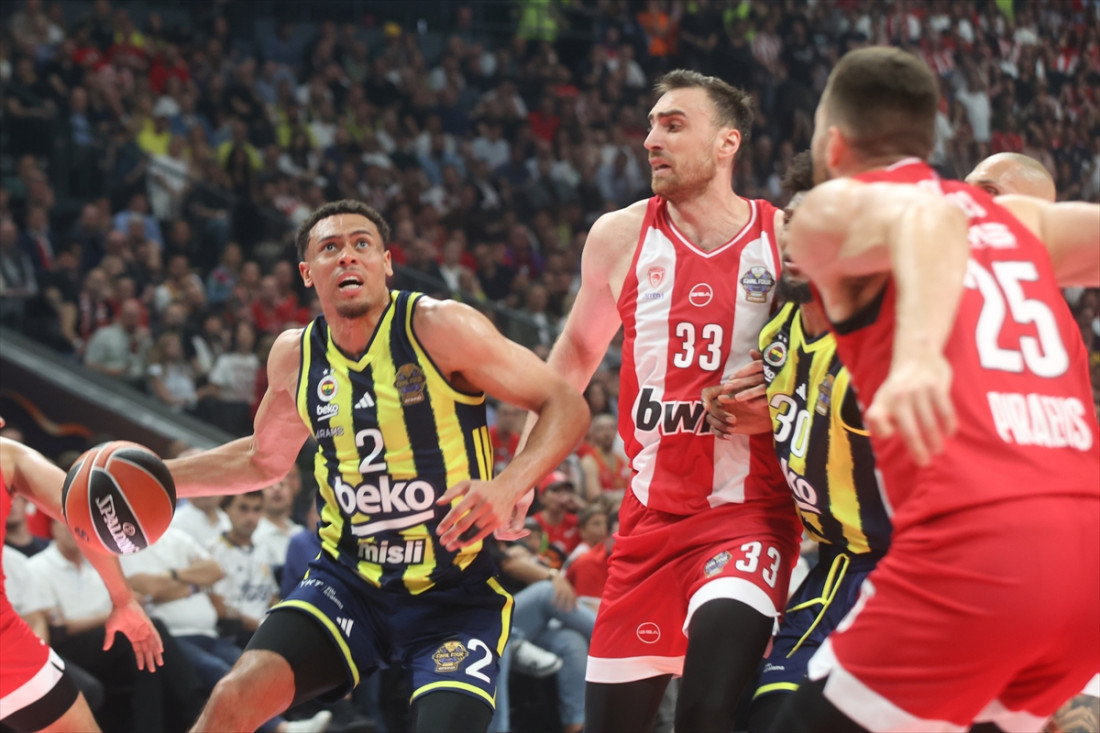 Košarkaši Olympiakosa pobijedili Fenerbahče i plasirali se u finale Final Foura Eurolige