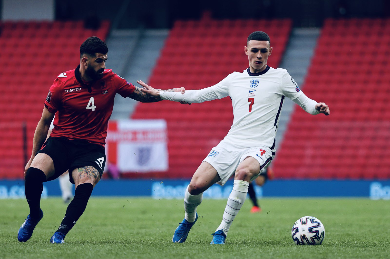 Druga pobjeda Engleske, Olmo spasio Španjolce