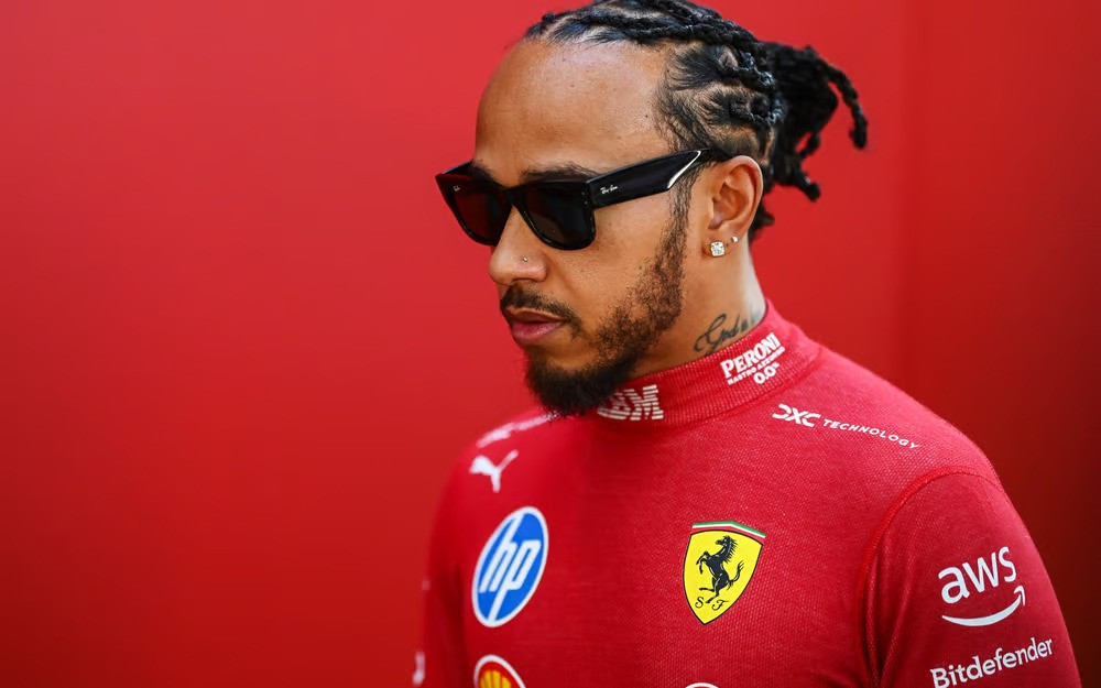 Hamilton kritizovao Ferrari zbog zabrane govora o problemima sa bolidom