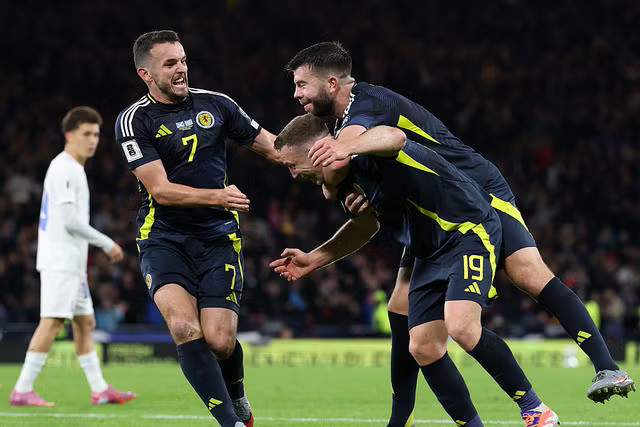 Hampden u euforiji: Škotska razbija Grčku 3:1 – preokret koji održava svjetski san!