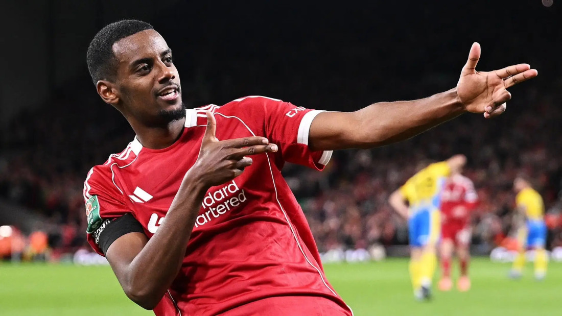 Strijelac rekorder na ispitu: Slot stavlja pritisak na Isaka pred Anfildom