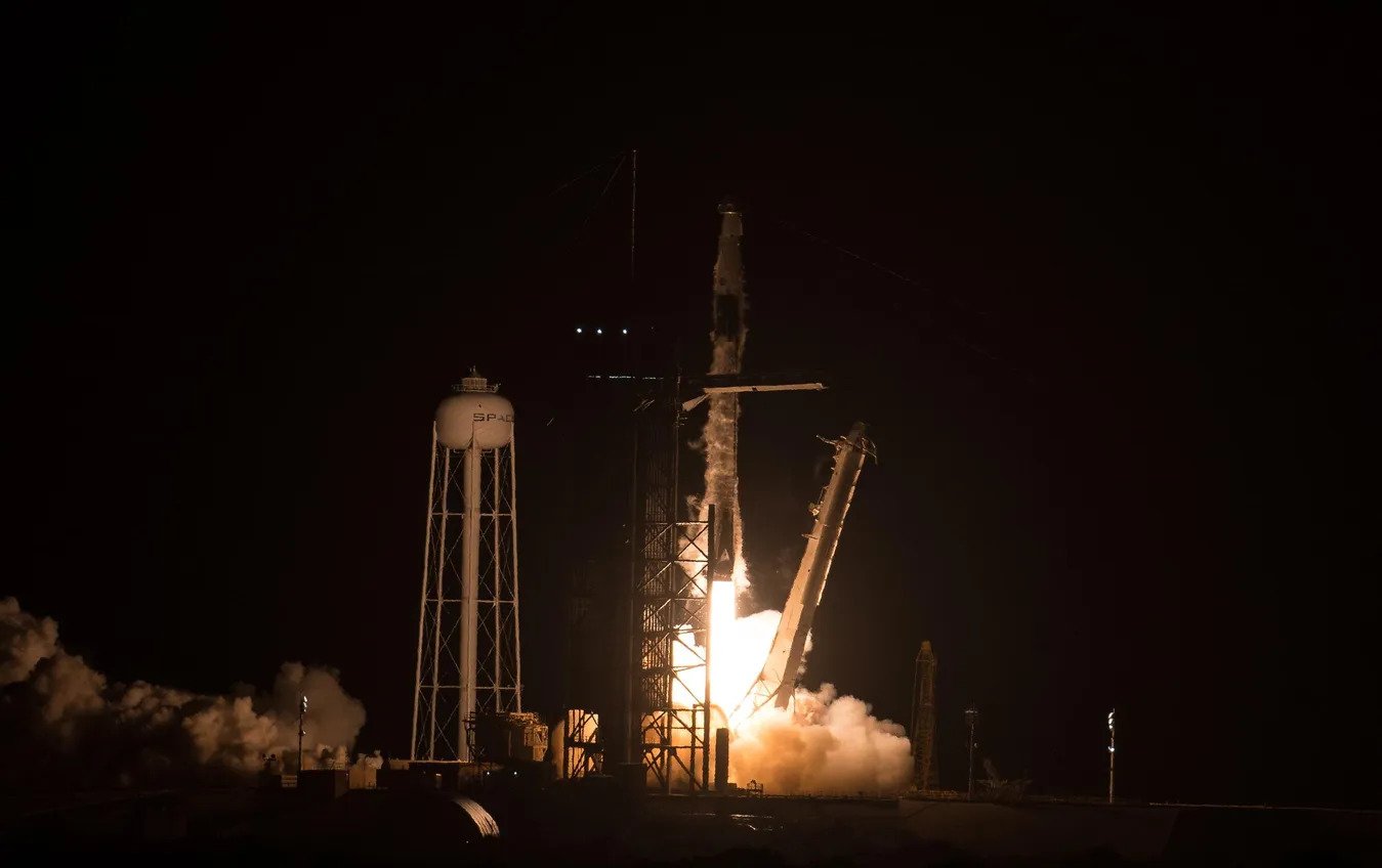 Četiri astronauta poletjela na raketi "Space X"
