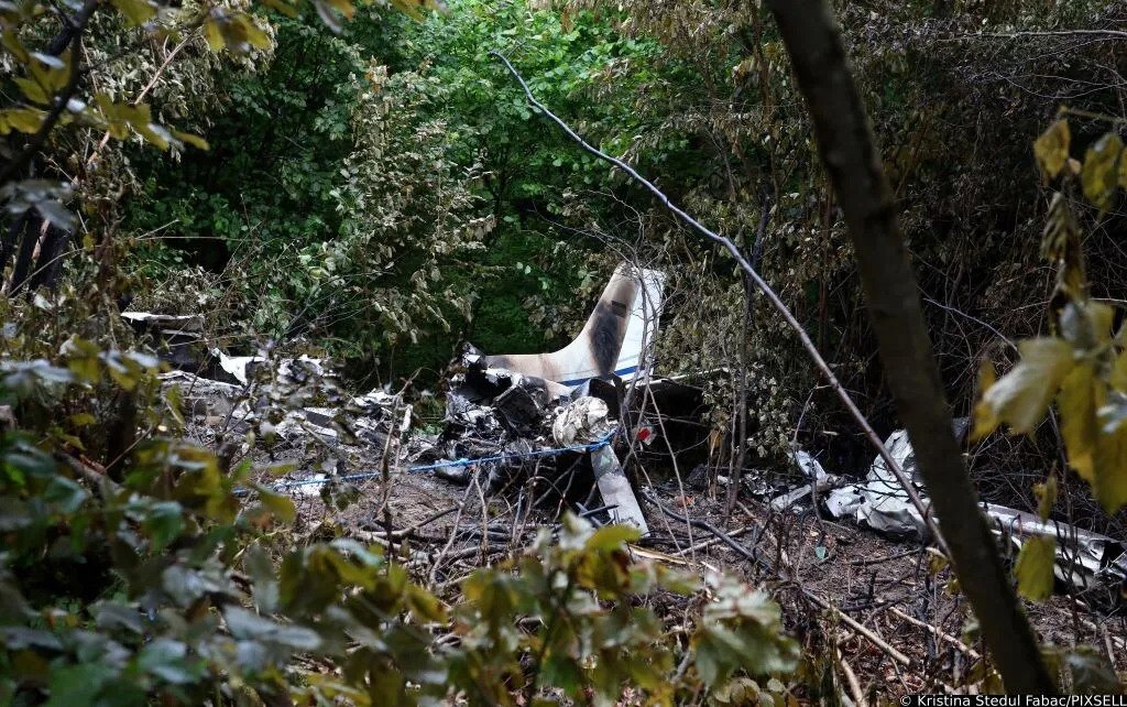 Hrvatska: Helikopterom s mjesta nedjeljne tragedije izvučena olupina zrakoplova