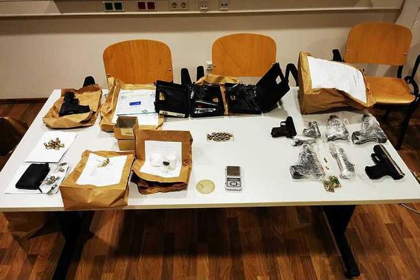 U Vogošći pronađena droga, oružje i municija