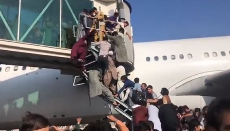 VIDEO/ Haos u zračnoj luci u Kabulu