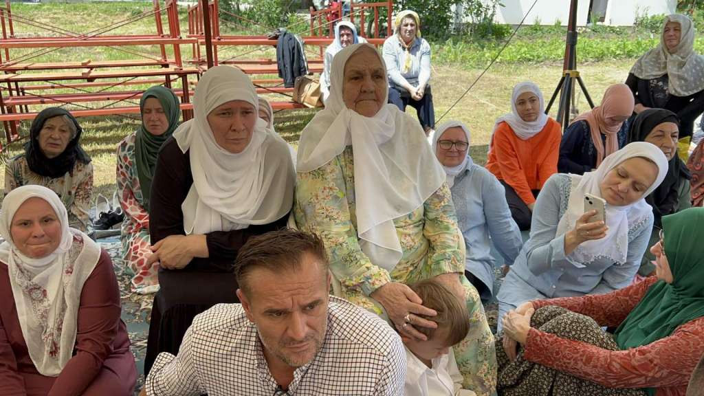 U Konjević Polju upriličen ispraćaj Fate Orlović na hadž