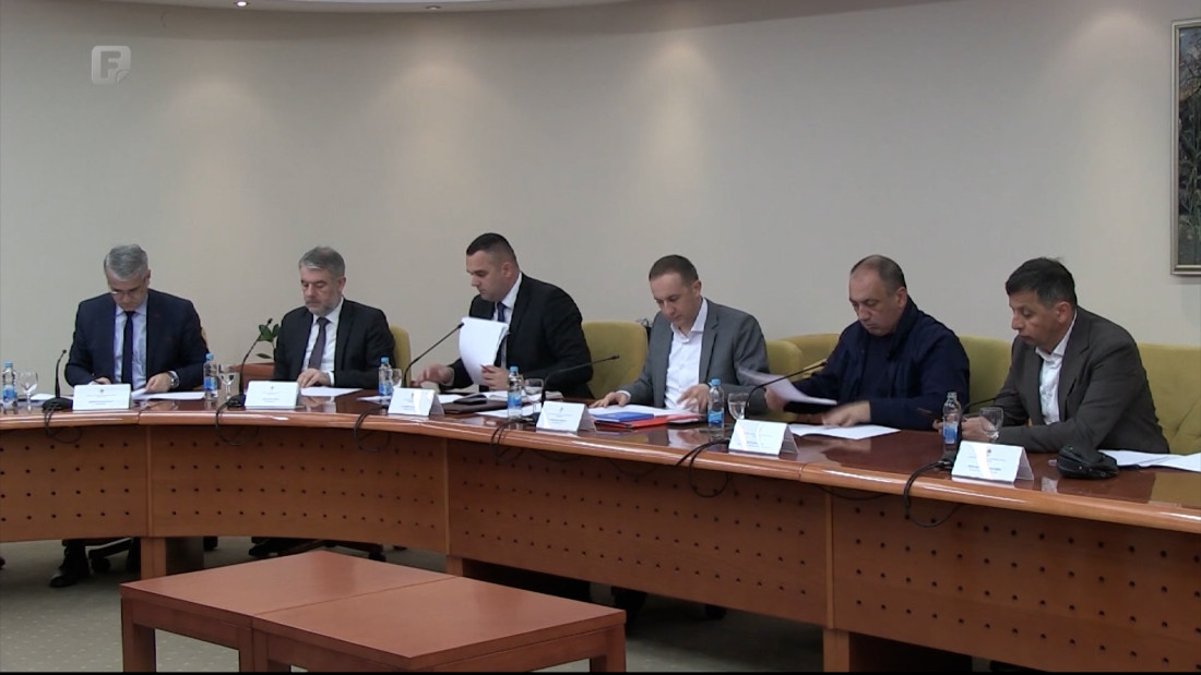 Dvije posebne sjednice u RS-u - avanturizam i nastavak političkog ludila