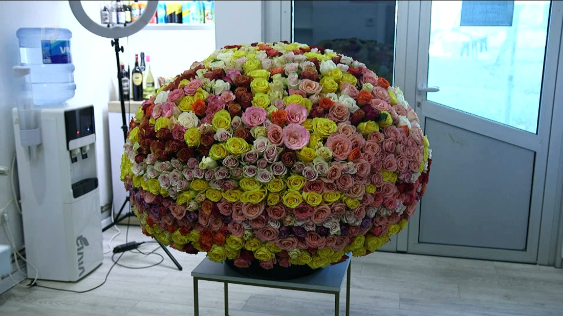 Bihaćki cvjećar je za Valentinovo aranžirao buket od 1.001 ruže