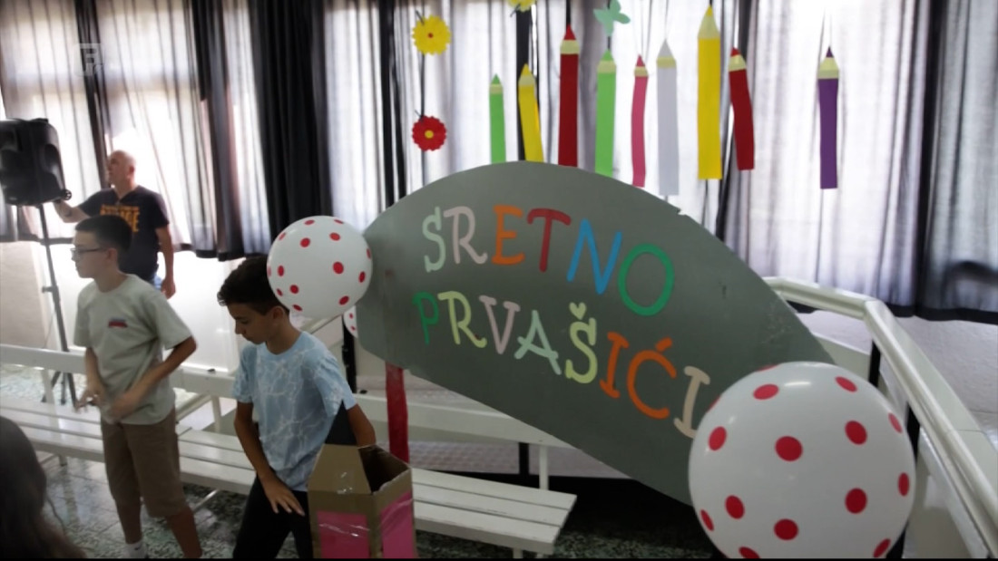 Počela nastava u školama na području Kantona 10 - najuzbuđeniji su bili prvašići i njihovi roditelji