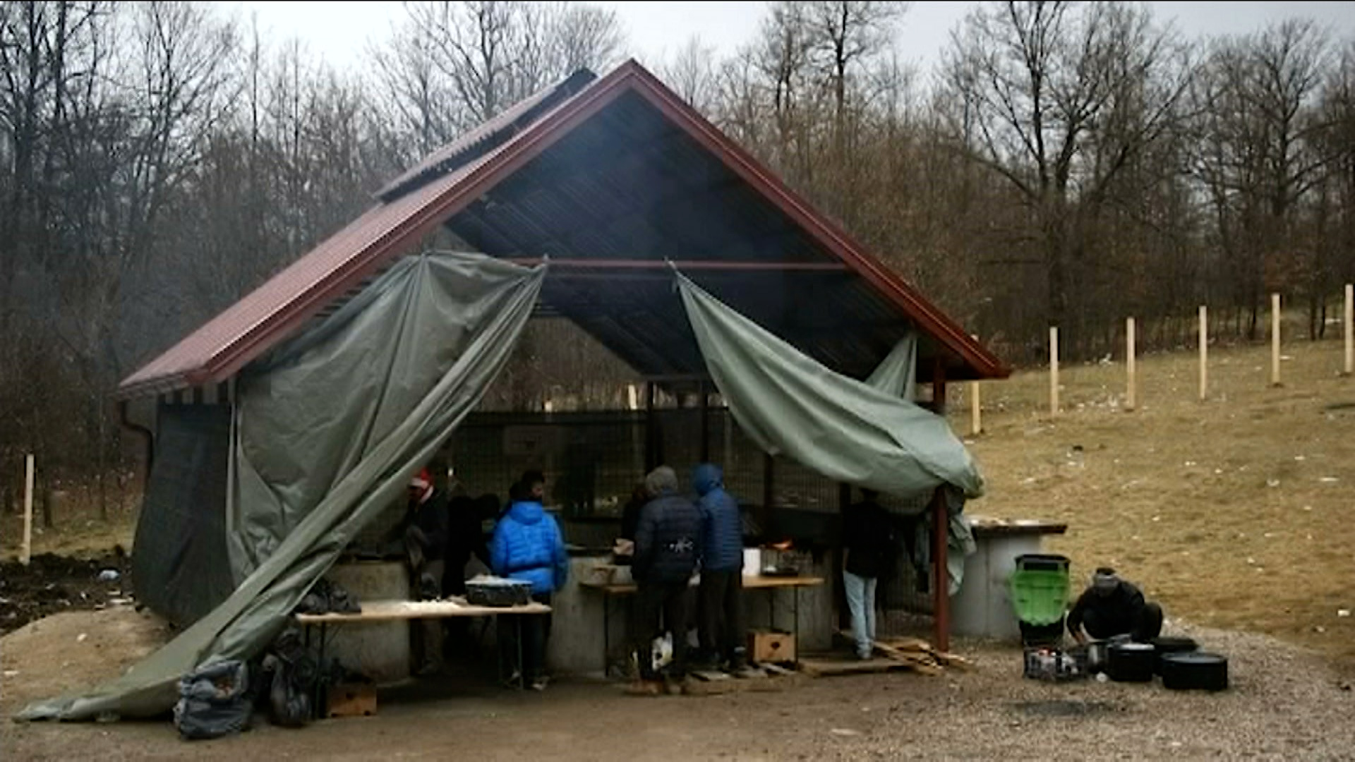 Crveni križ migrantima koji poste u Lipi omogućio podjelu hrane za sehur i iftar