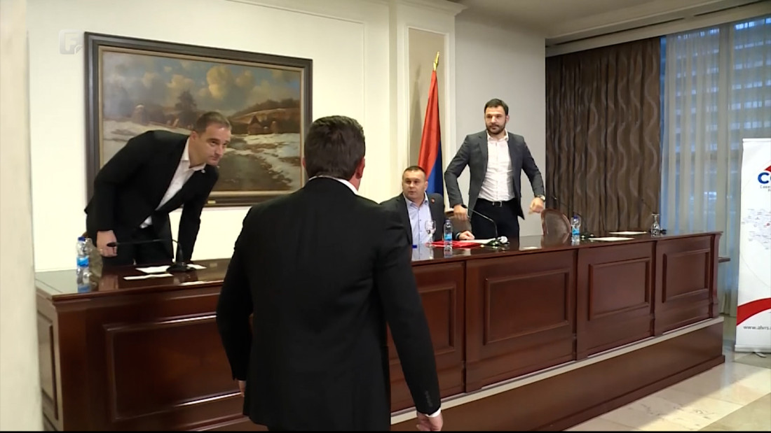 Vrijeđanja, verbalni sukobi i žučna rasprava na sjednici Saveza opština i gradova RS-a
