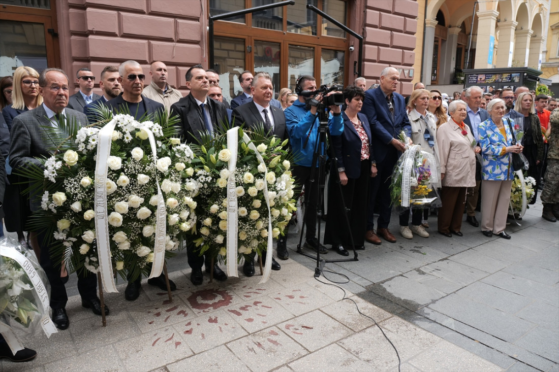 Obilježene 33 godine od masakra nad građanima u redu za hljeb u opkoljenom Sarajevu