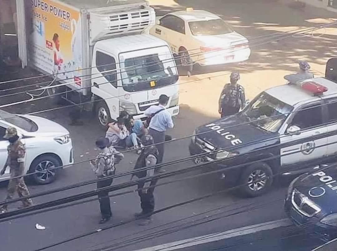 Mijanmar: Vojska se zabila automobilom u demonstrante, pet osoba poginulo