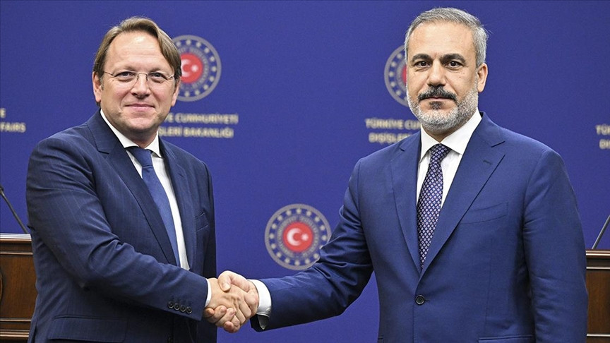 Fidan razgovarao s Varhelyijem: EU treba poboljšati odnose s Turskom