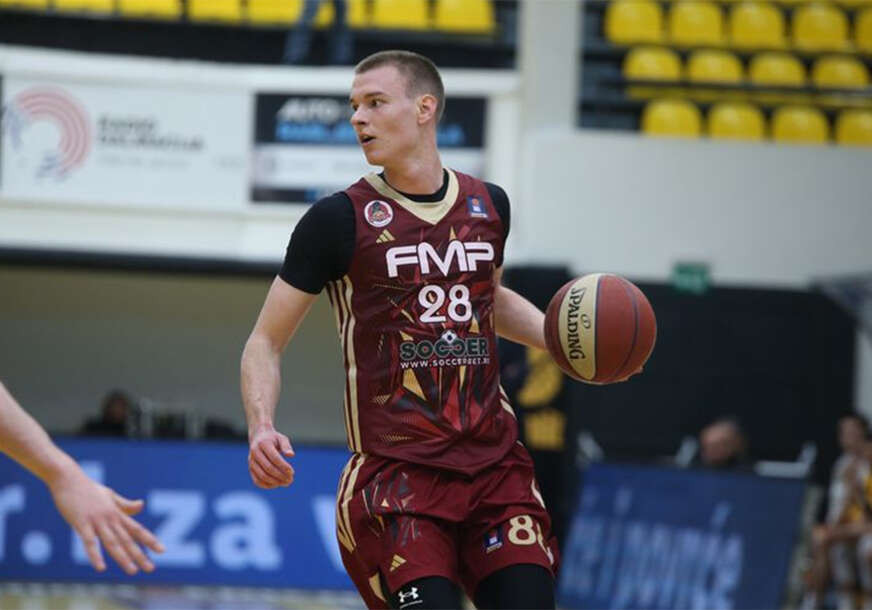 Košarkaš iz Srbije priveden na granici jer je na utakmici u Hrvatskoj dizao tri prsta