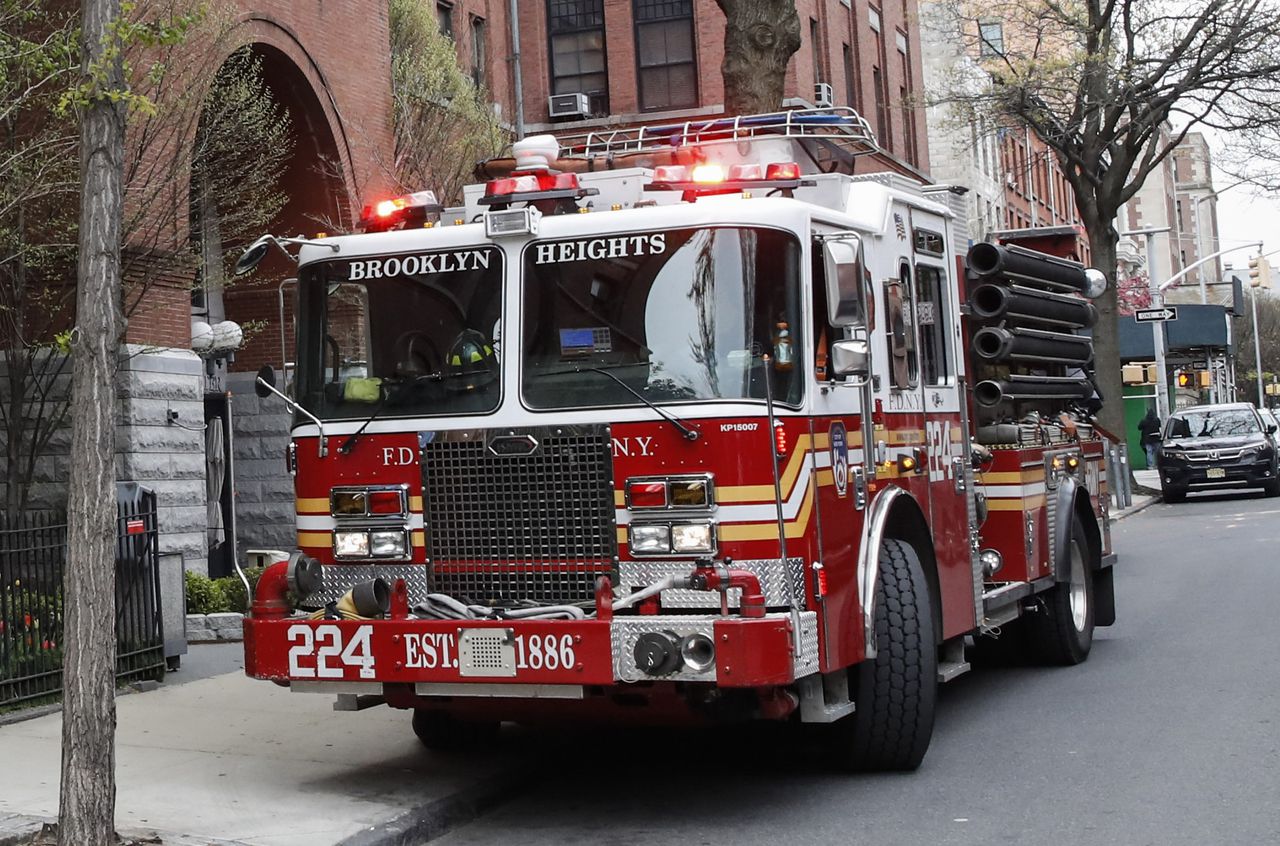 Više od 2.000 nevakcinisanih vatrogasaca u New Yorku na 'zdravstvenom odsustvu'