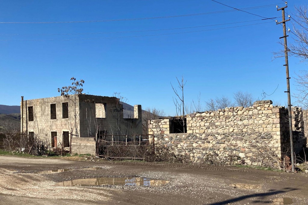 U Jabrayilu i Zengelanu ostale samo ruševine i vojni punktovi