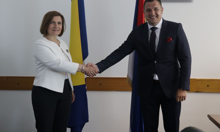 Lučić: Moramo raditi na boljem položaju Roma u društvu