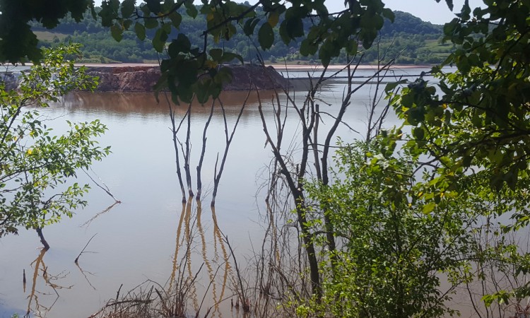Zvornik - Ogromne količine toksičnog otpada na nekoliko metara od naselja