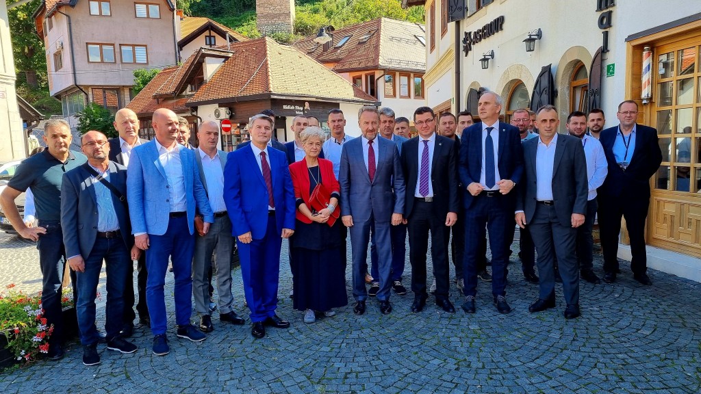 Izetbegović u Tešnju: Nacionalističke politike su u defanzivi